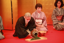 Opening of the Shizuoka Tea Leaf Box