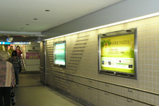 JR静岡駅地下道看板広告