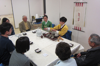 Japan-China-Korea Friendship Tea Ceremony Party. (Korean Tea Ceremony, Aoyagi Kamairicha - tea by roast and roll method)
